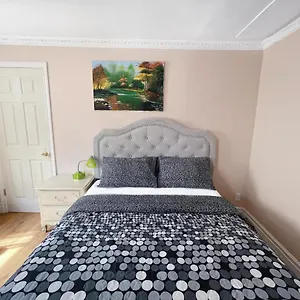 Fall Holiday - Close To The Fall, 3 Mins Drive Holiday home Niagara Falls