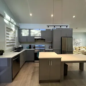 Entire Brand New 3 Bed 2 Bath Holiday home Vancouver