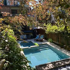 Superb Home:heated Pool-hot Tub Open 365days Holiday home Toronto