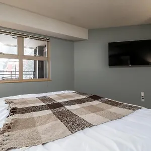 Creekside Slopeside 1br With Pool, Hot Tub, Bbq Apartment Whistler
